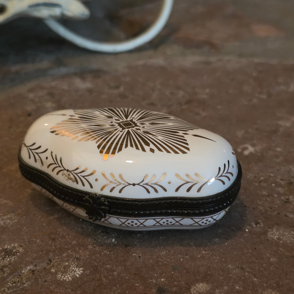 Estee Lauder Heirloom Treasures Porcelain Trinket Pill Box Gold Sunburst Japan